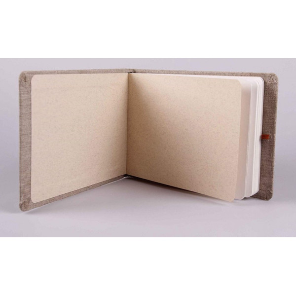 Clairefontaine Goldline rajztömb, utazáshoz, enyhén szemcsés, natúr fehér rajzpapír, vászon borító, gumipánt 180 g/m2 32 ív A5 Clairefontaine Goldline rajztömb, utazáshoz, enyhén szemcsés, natúr fehér rajzpapír, vászon borító, gumipánt 180 g/m2 32 ív A5