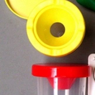 Ecsetmosó, ecsettartó - műanyag edény, színes fedéllel