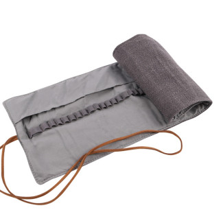 Feltekerhető tolltartó, 41 toll fér el benne