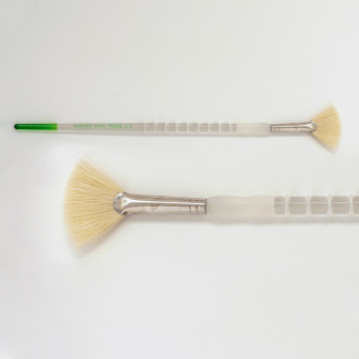 Ecset, Soft Grip hosszú nyelű fehér sörte legyező ecset 6 Ecset, Soft Grip hosszú nyelű fehér sörte legyező ecset 6