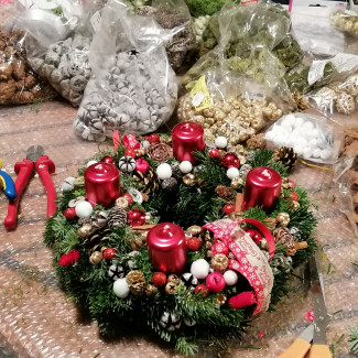 ADVENTI KOSZORÚ KÉSZÍTÉS VIRÁGKÖTŐVEL Nov.15 és 23