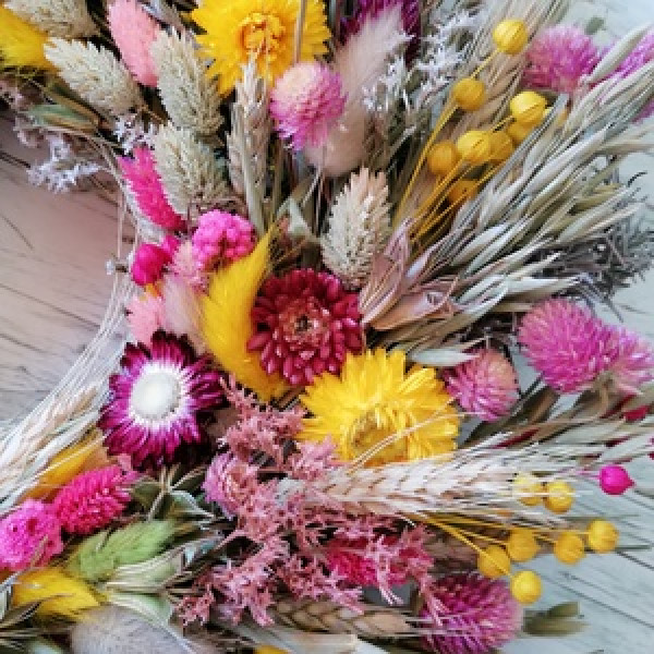 Nőnapi koszorú készítés-Virágkötő segítségével 2025.03.08